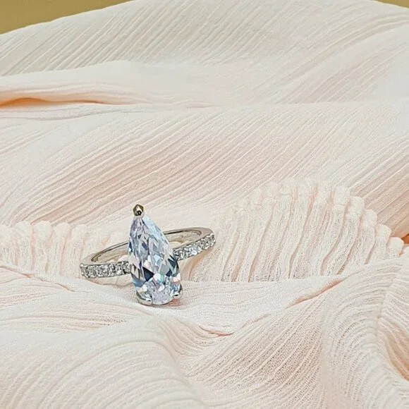 💎 Elegant Shiny Zircon Romantic Luxury Pear Wedding Ring for Women, INDN83… - Picture 3 of 4